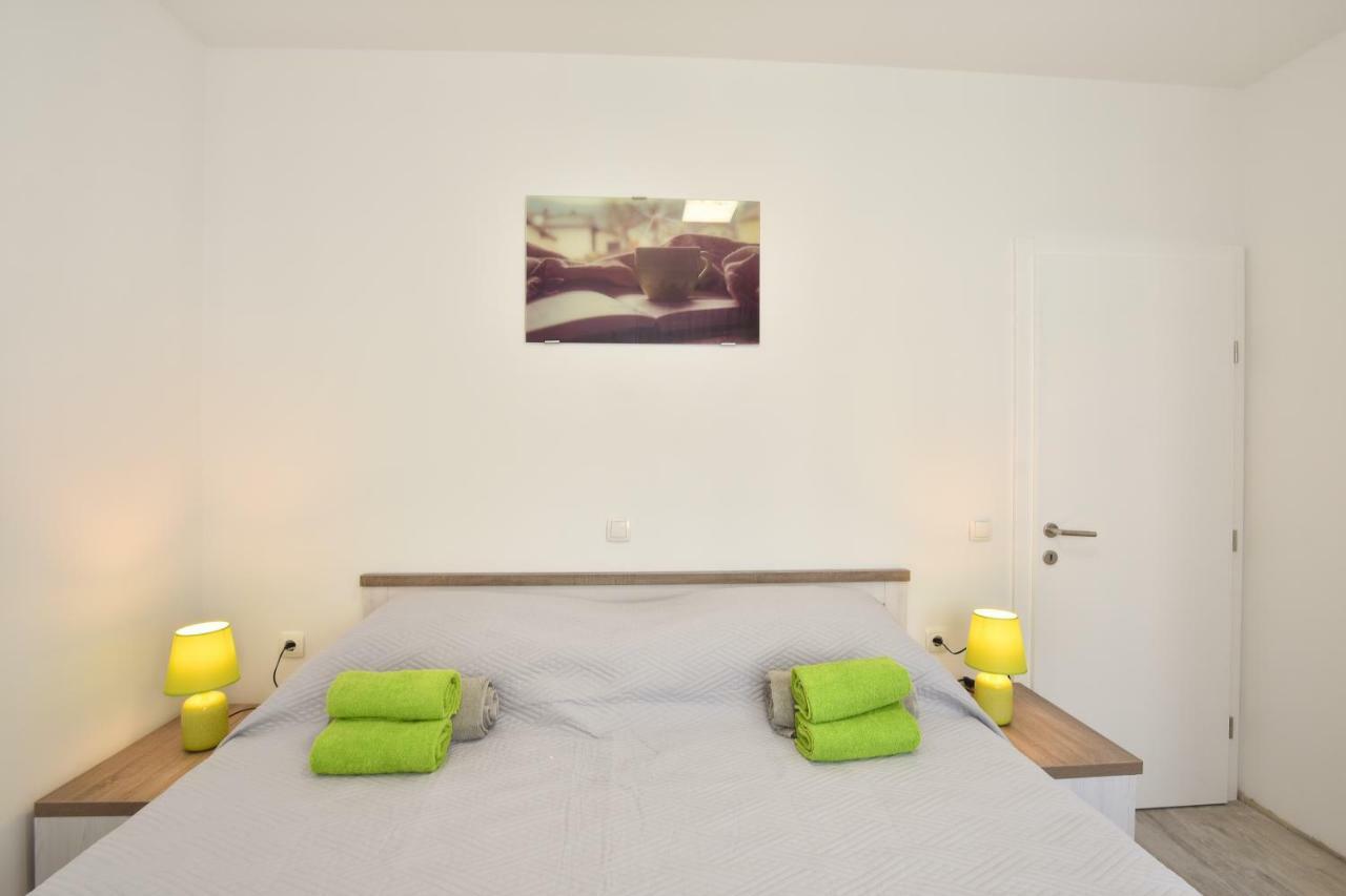Apartmani Iva&Ante Dugi Rat Exterior foto