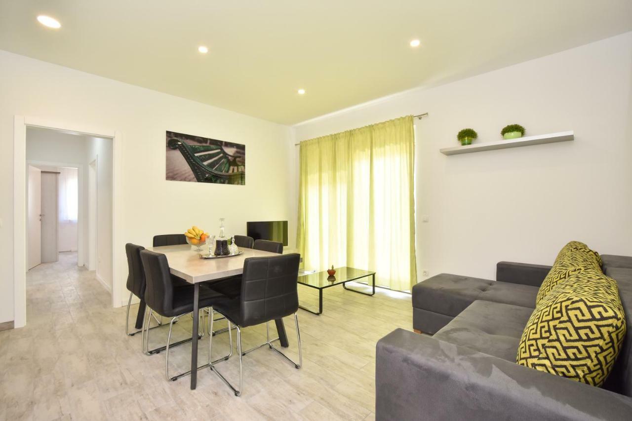 Apartmani Iva&Ante Dugi Rat Exterior foto