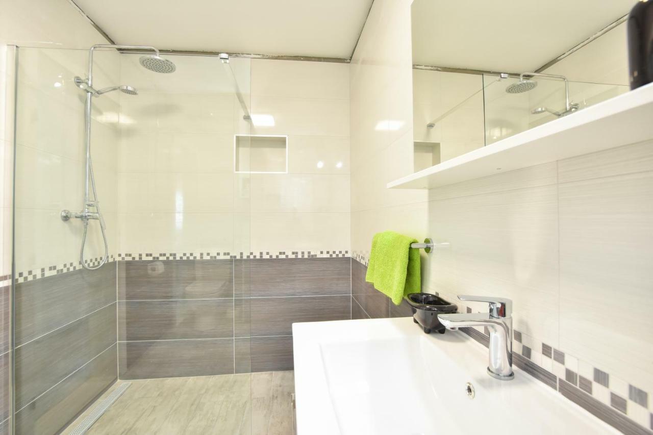 Apartmani Iva&Ante Dugi Rat Exterior foto