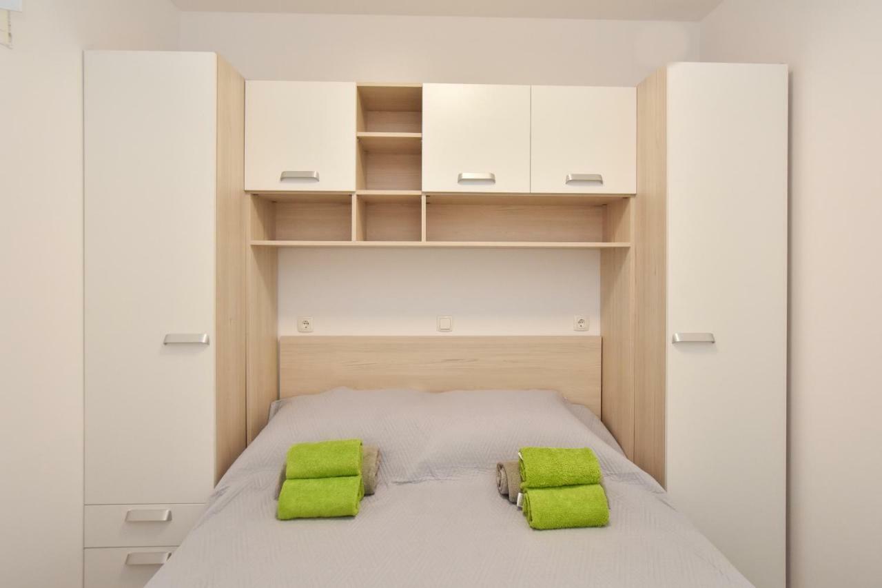 Apartmani Iva&Ante Dugi Rat Exterior foto
